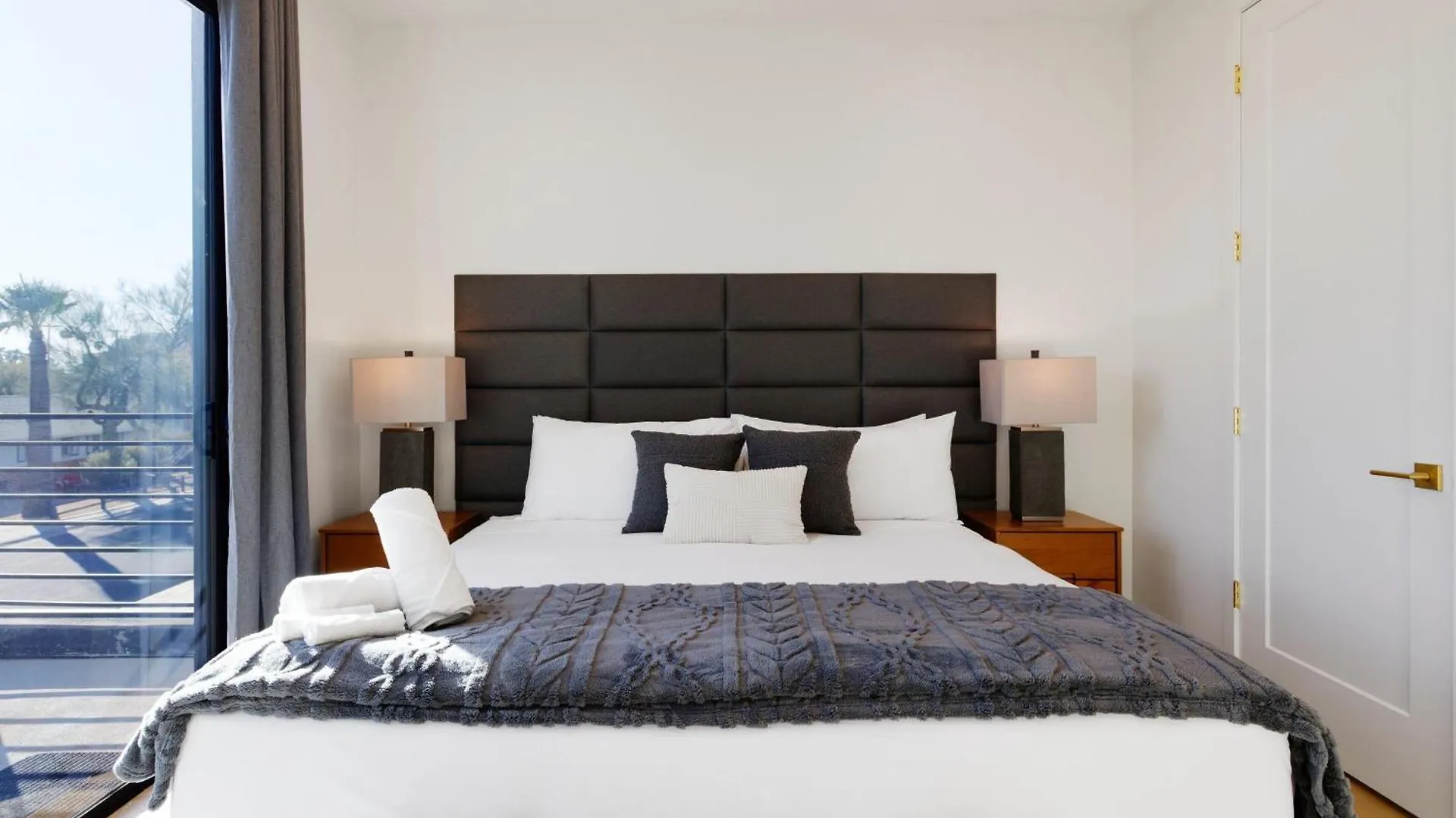 Luxe - Nouveau - Sparkling Pool - Walk To Old Town Scottsdale